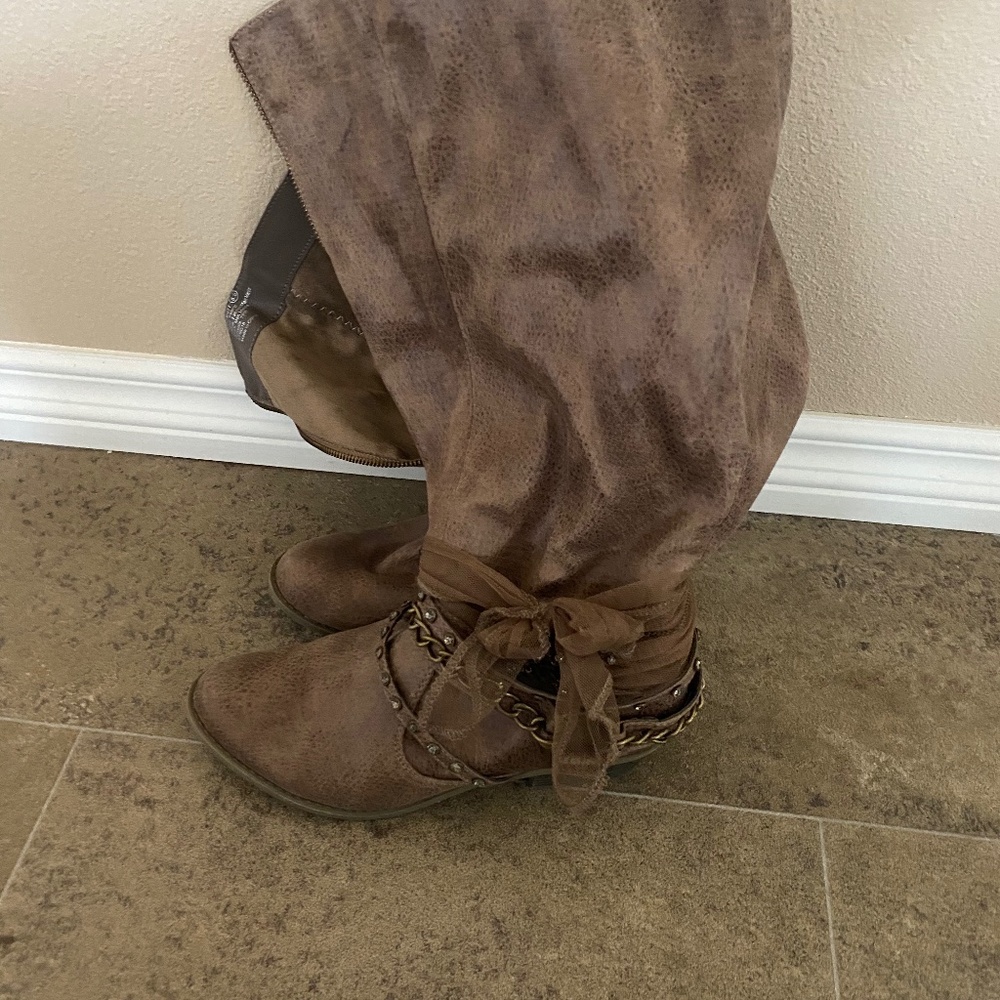 Super cutie buckle boors